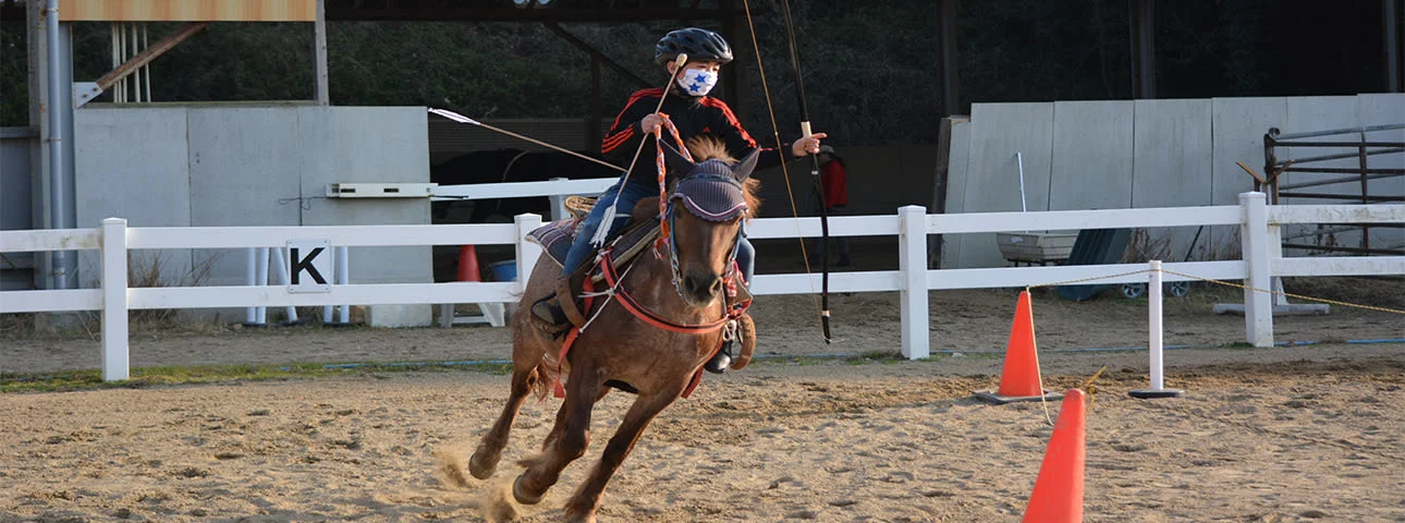 日本流鏑馬騎馬射箭或海邊騎馬體驗