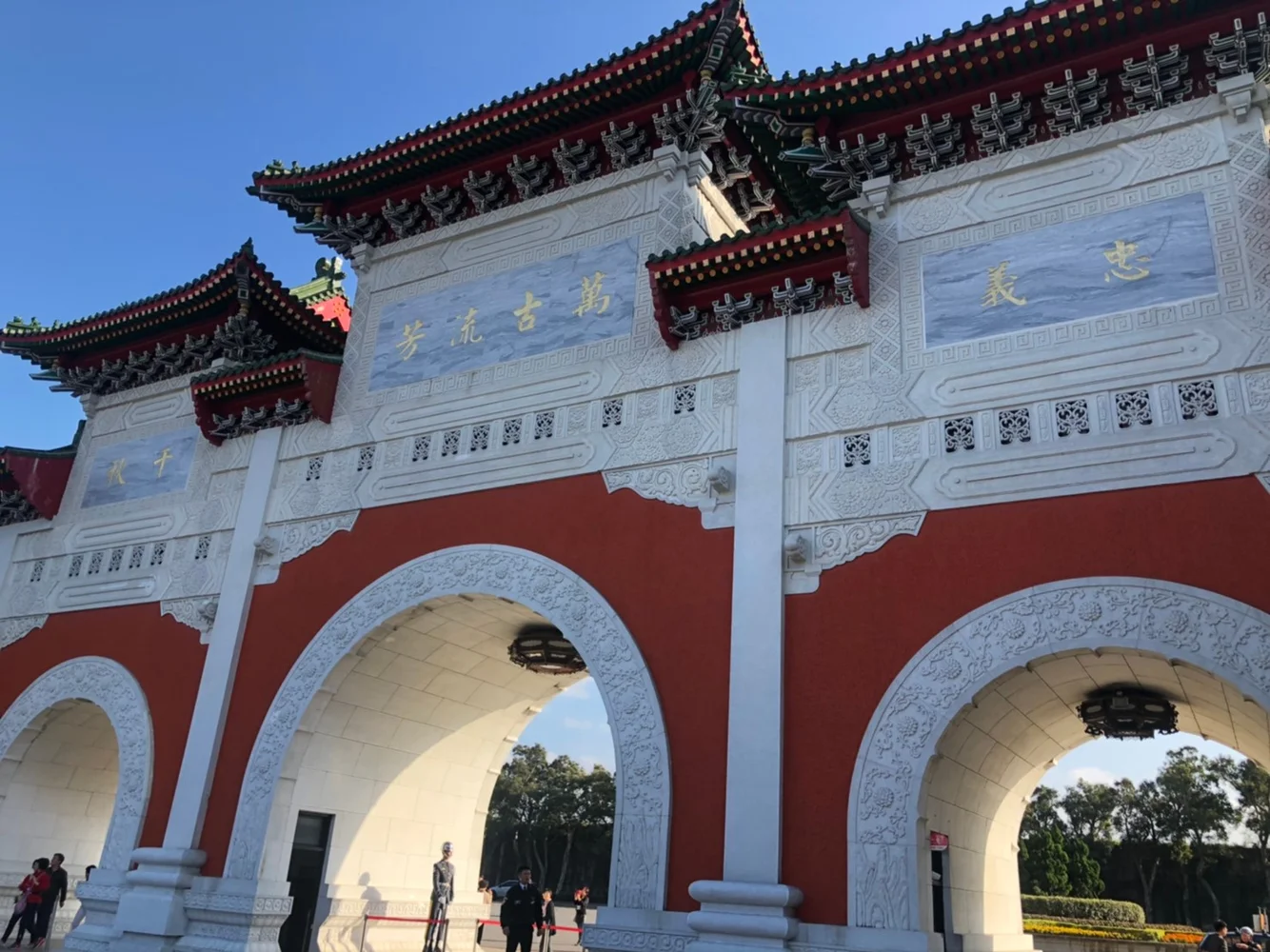 【30%割引オプションあり】台湾 古都台北「台北故宮＋忠烈祠＋龍山寺＋大稻埕」 1日ツアー＜台北市内出発・日本語ガイド＞【11月30日迄のご予約限定】