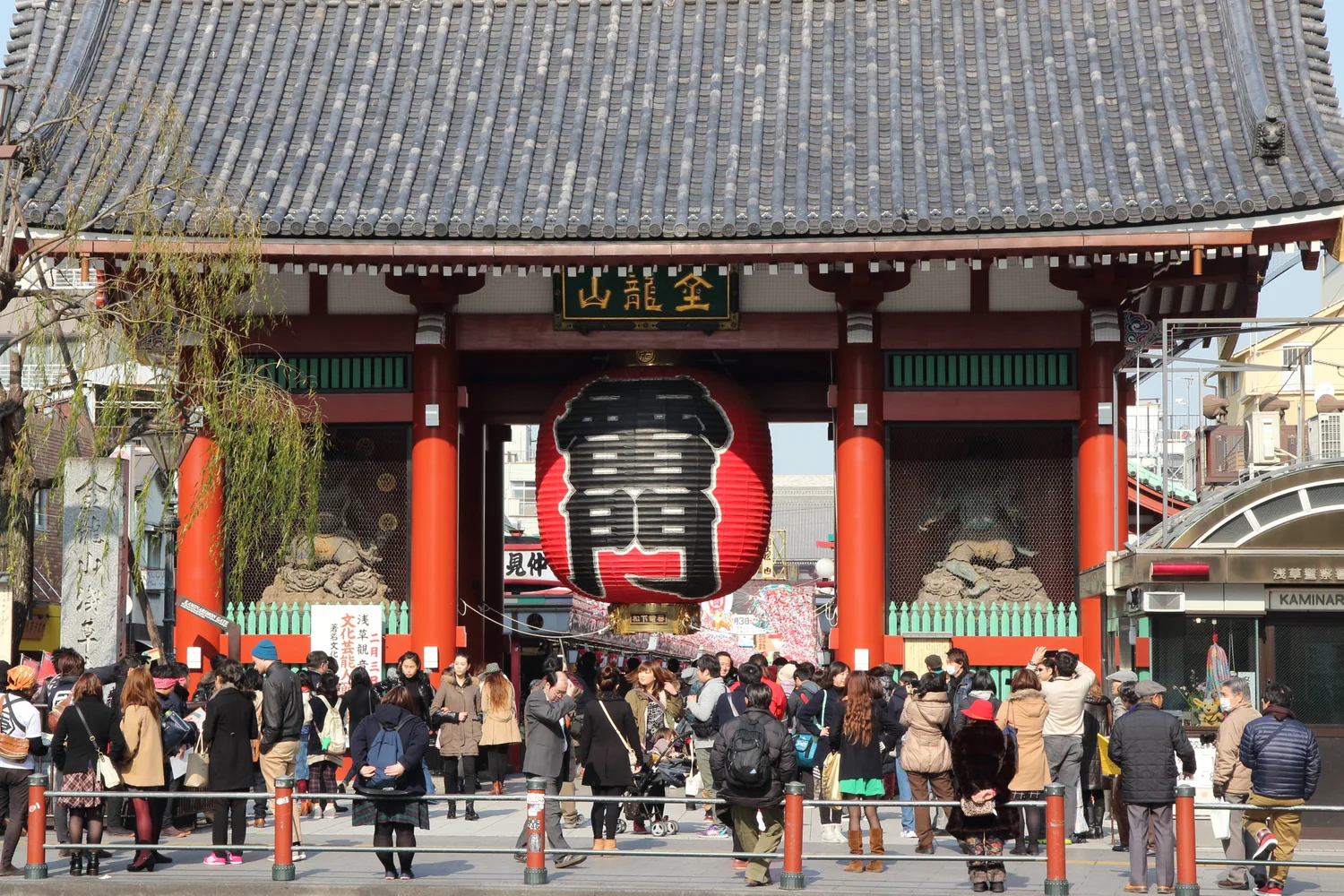 Gate of Thunder (Kaminarimon-Gate)  of Asakusa Sendouji temple.