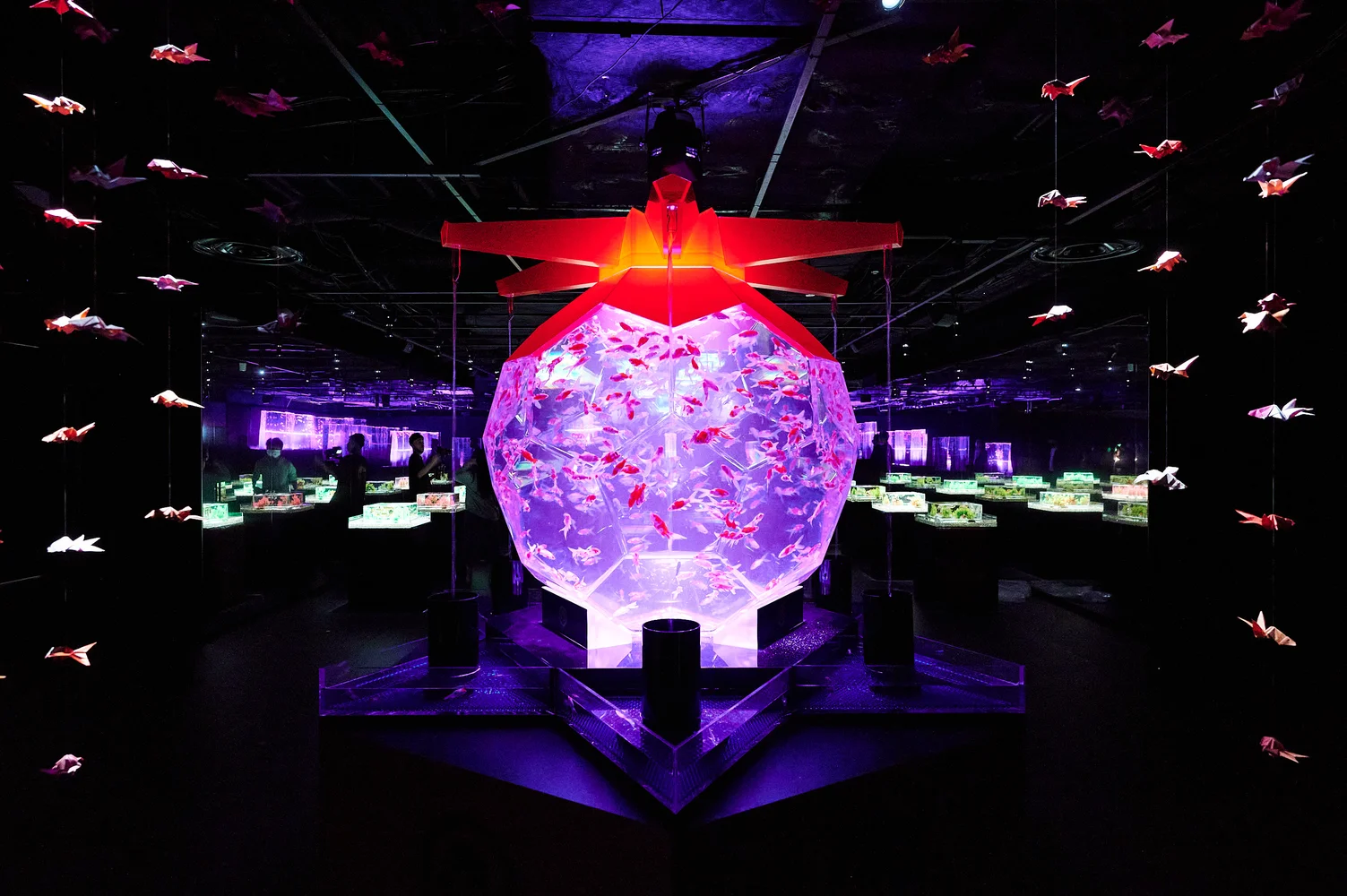 A huge aquarium called "Origamirium" , which inspired by a Japanese traditional paper craft "Origami".