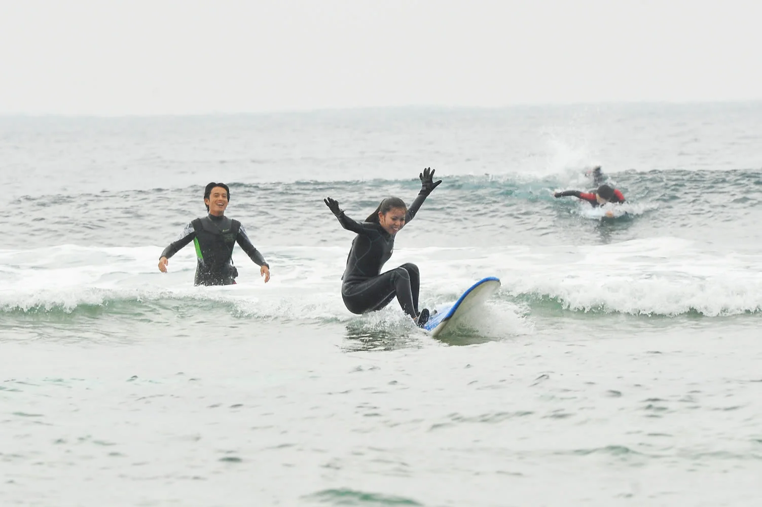 沖縄 北谷 サーフィンスクール 体験予約 ＜レンタル／無料送迎込み＞