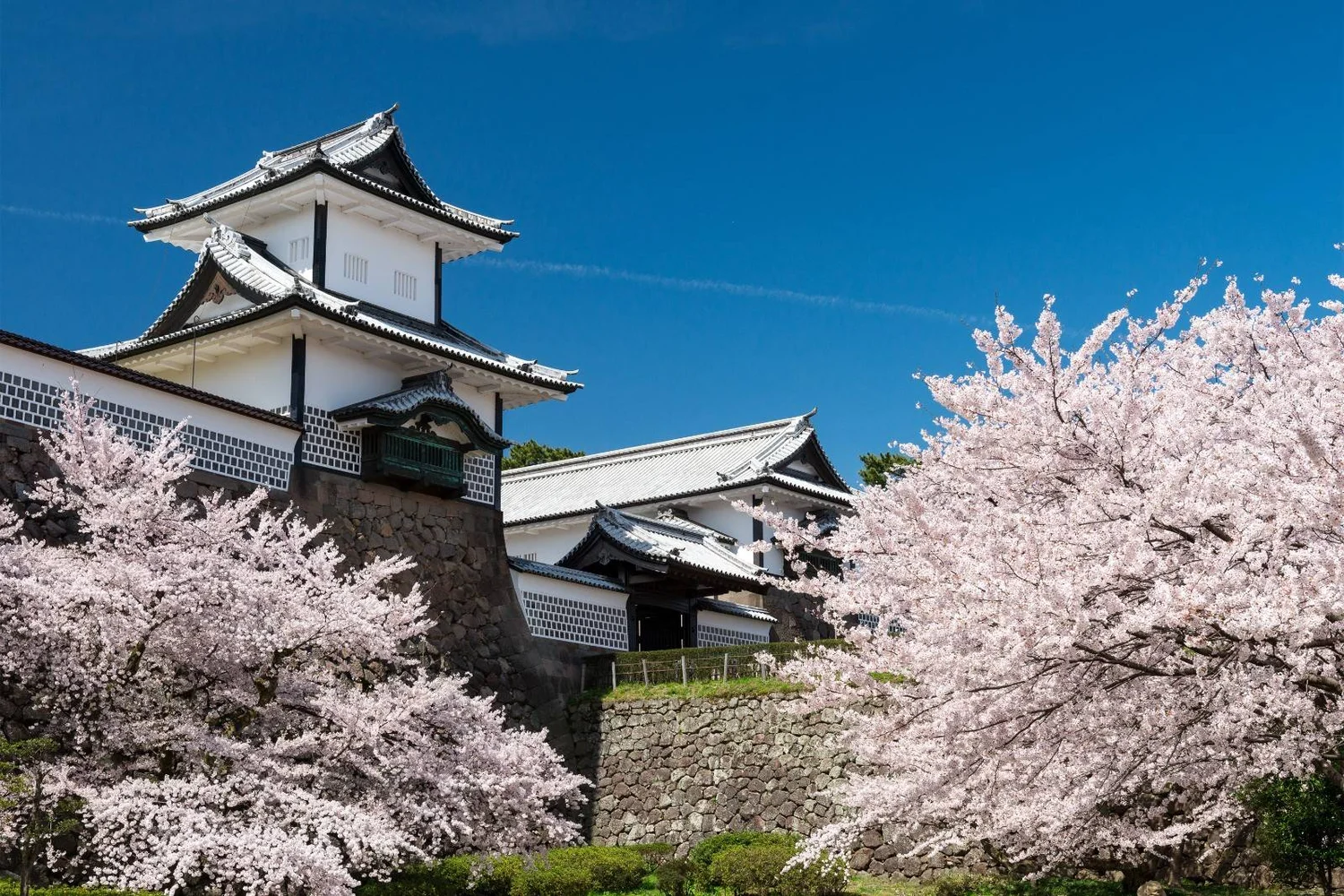 Kenrokuen & Kanazawa Castle Park + 14 Attractions: 2-Day Passport (Kanazawa Cultural Zone Pass)