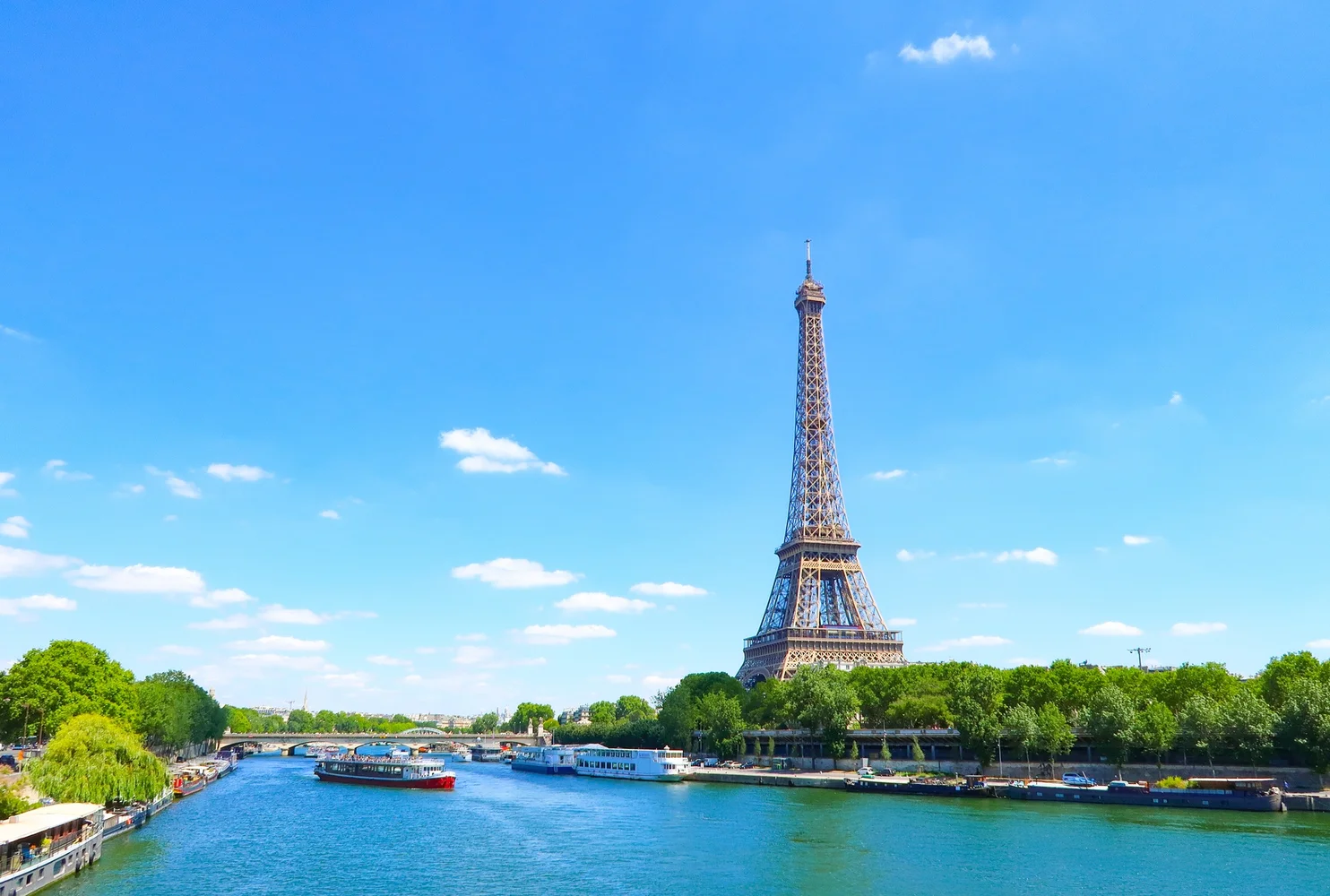 Eiffel Tower Summit Tickets – Priority Entrance + Audio Guide
