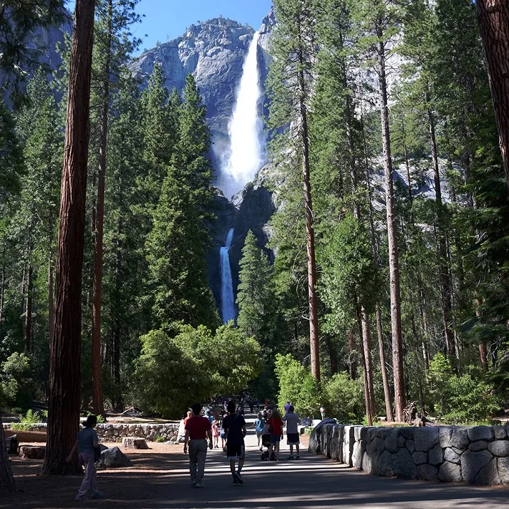 Yosemite滝（落差739ｍ、北米随一）