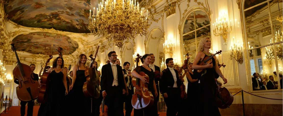 Vienna: Palace Tour, Dinner and Concert at Schönbrunn Palace