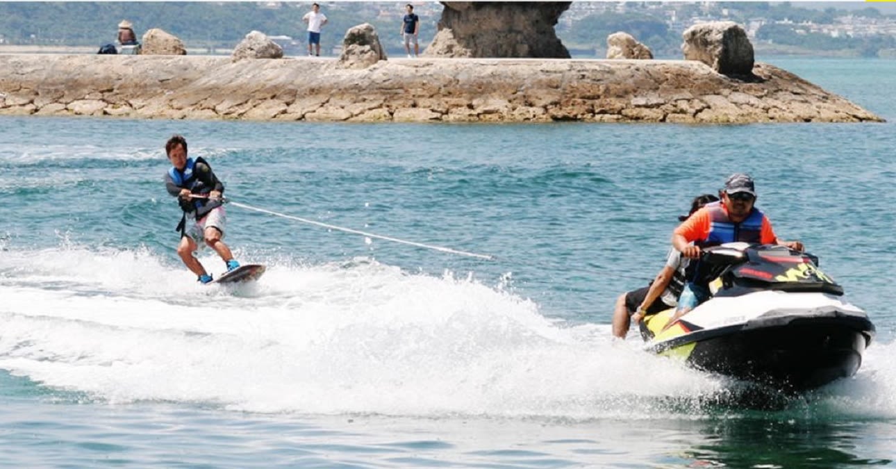 沖縄の海で遊び倒そう！パラセーリング＆マリンスポーツ体験予約【楽天トラベル 観光体験】