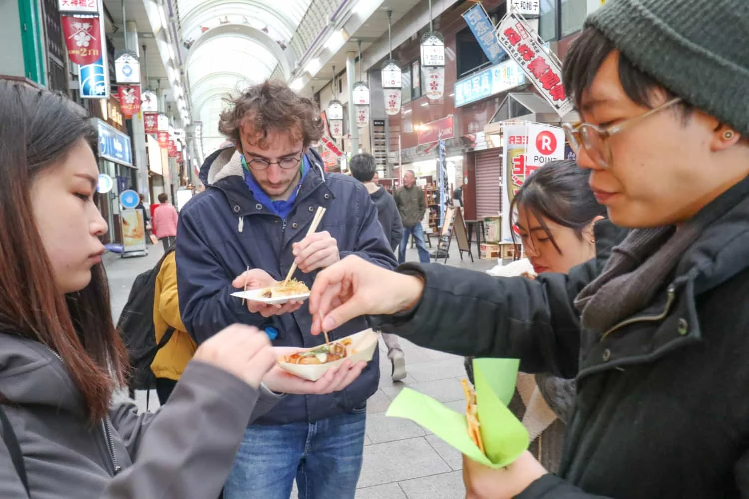 Book an Osaka Highlights Cycling Tour with Lunch (4 Hours)