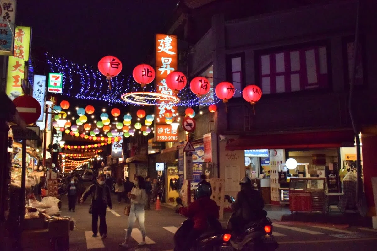 ＜グループプラン／毎週開催＞台北 日本語ガイドと巡る最古の問屋街「迪化街」オンラインツアー