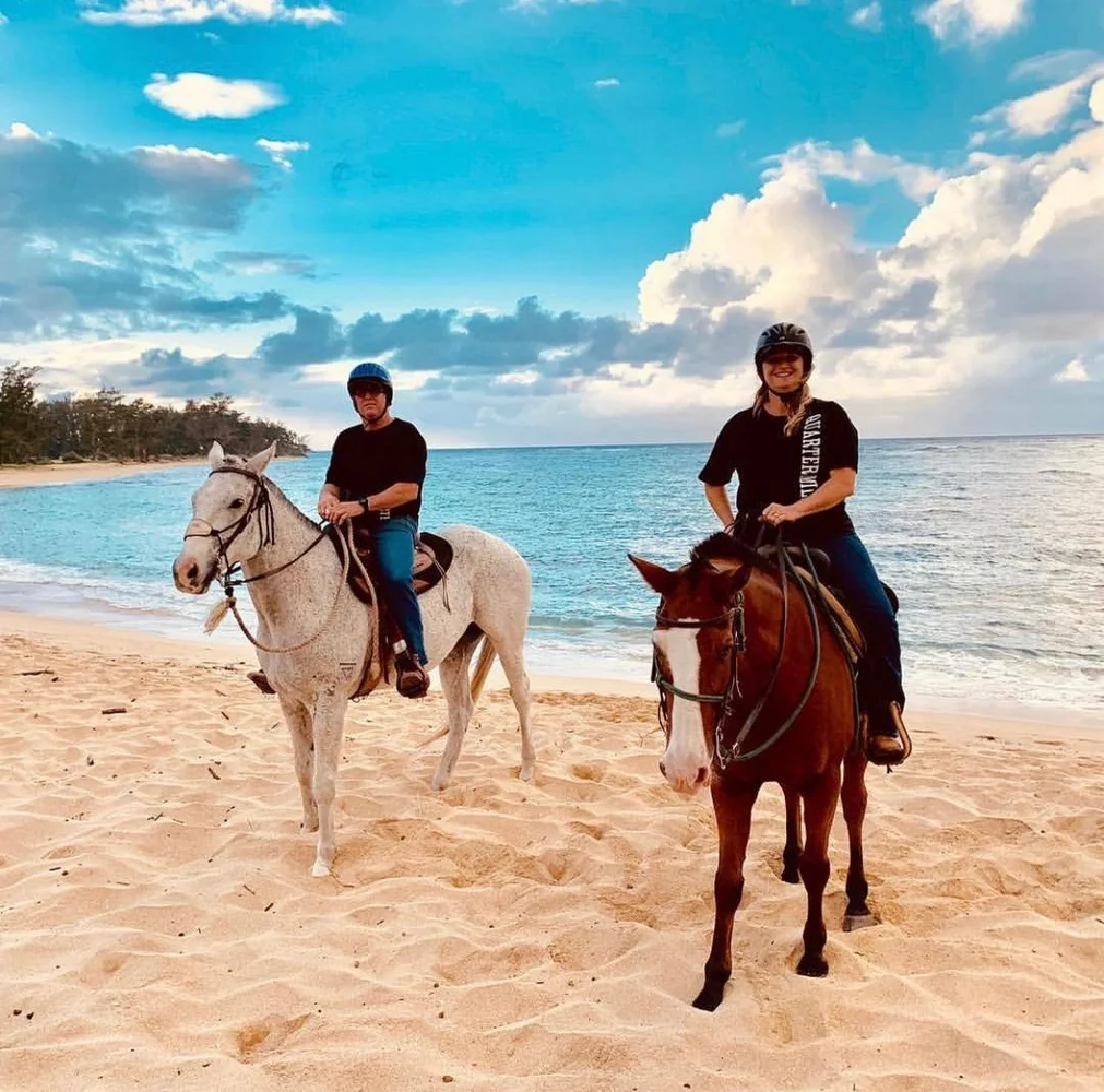 ハワイ オアフ島 海辺で乗馬体験＋ノースショア観光1日ツアー＜少人数制／送迎付き＞