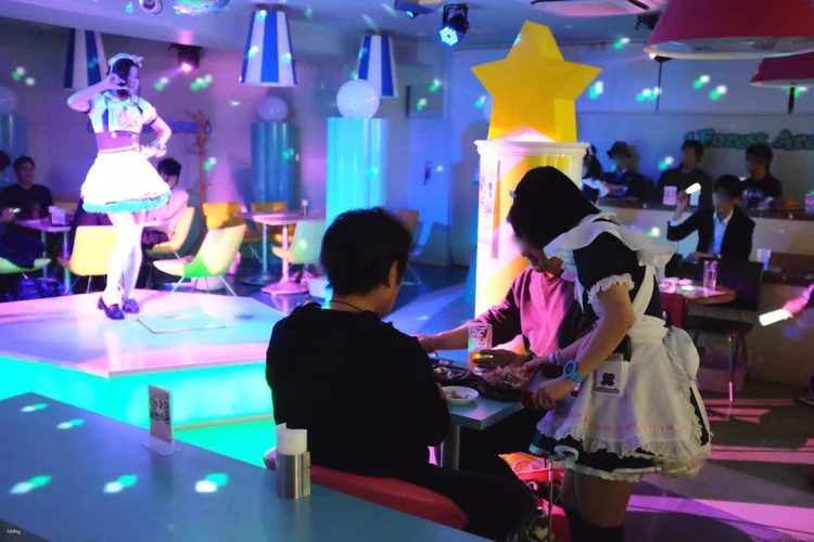 Maidreamin Maid Cafe - Osaka - Japan Travel