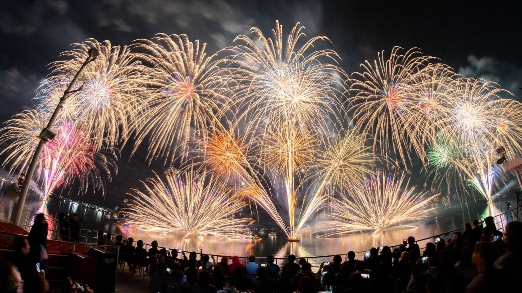 [Oct 12] "Kyoto Night Cruise Fireworks" Luxury Cruise on Lake Biwa in Shiga near Kyoto (Meal, Maiko & Interpreter Included)