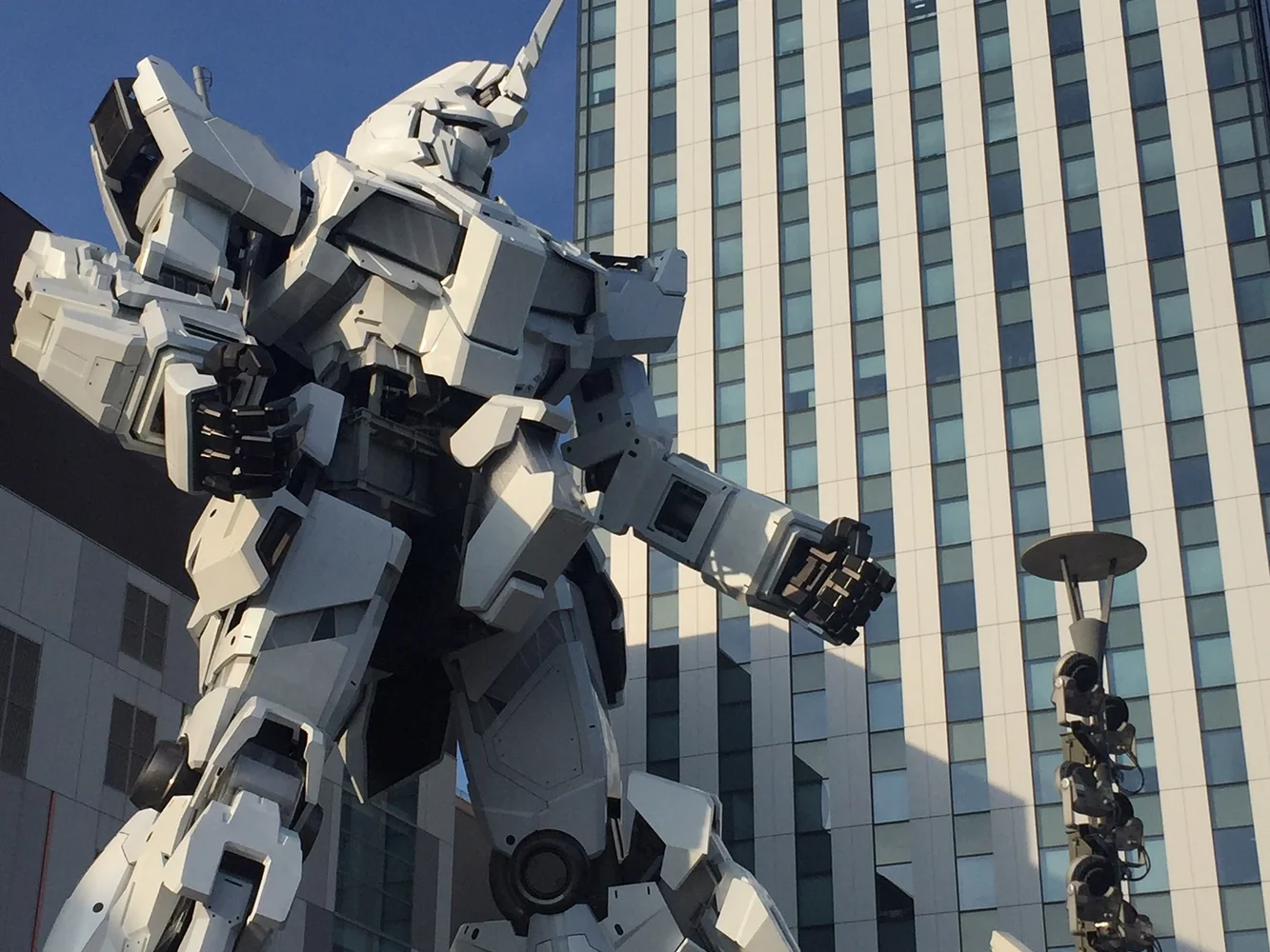 19.7m huge Gundam statue in Odaiba.